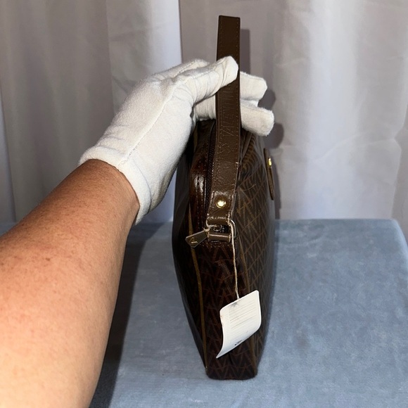 V-Pattern Brown Leather Men's Bag - Picture 4 of 7